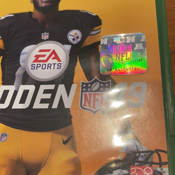 XBox One Madden 19 NFL Game - Picture 3 of 6